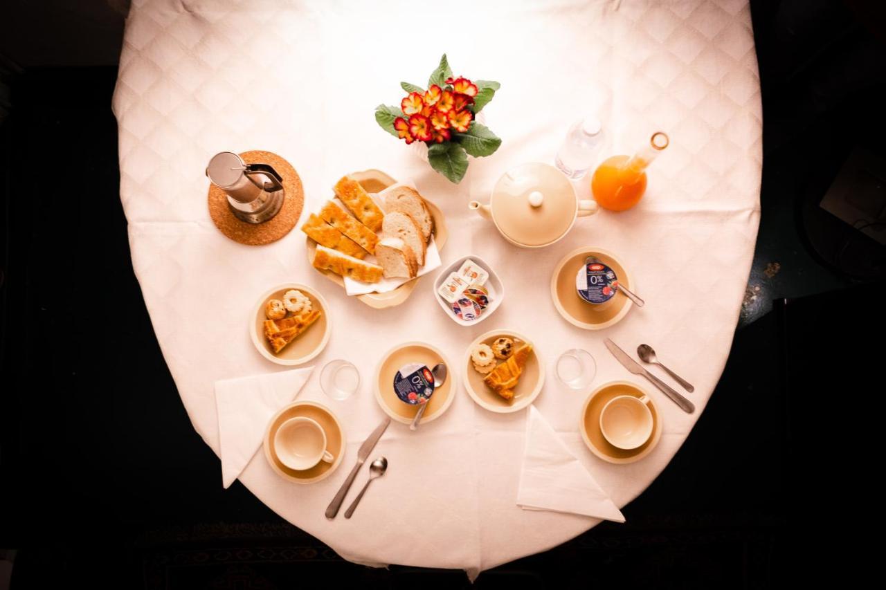 B&B La Casa Del Cuoco - Piccola Camera Con Colazione In Appartamento Condiviso Con L'Host Genoa Exterior photo